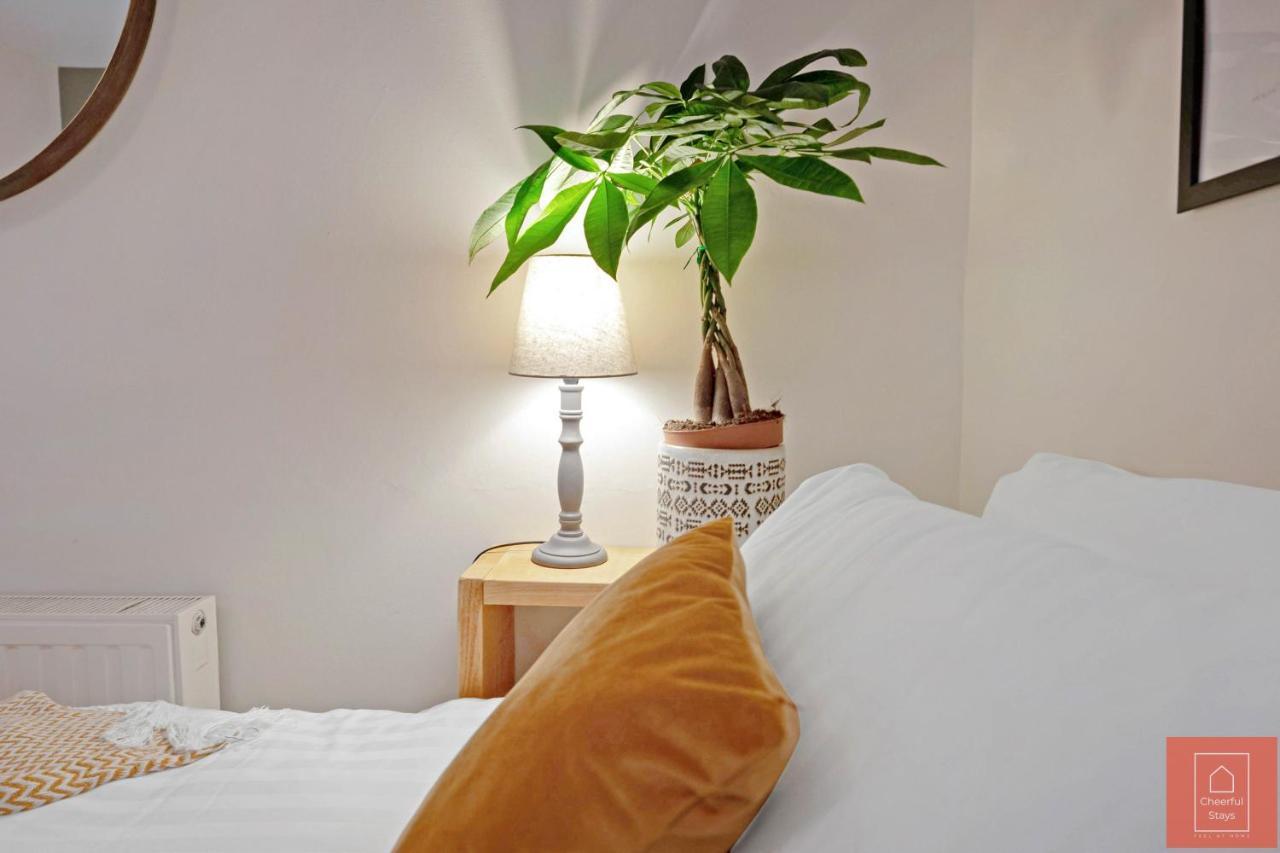 Cheerful Stays: Spacious Flat In Vibrant Leith Единбург Екстериор снимка