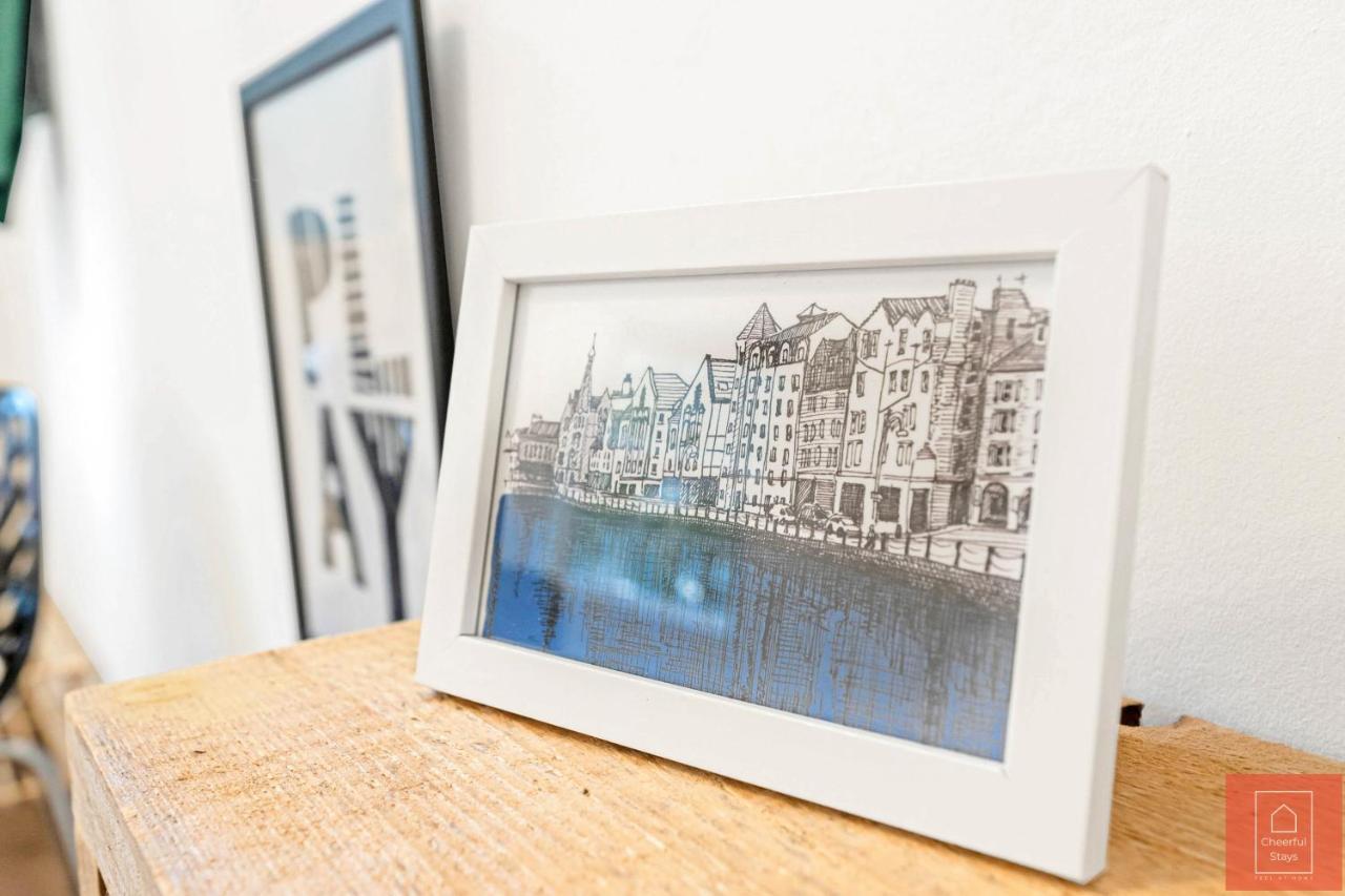 Cheerful Stays: Spacious Flat In Vibrant Leith Единбург Екстериор снимка