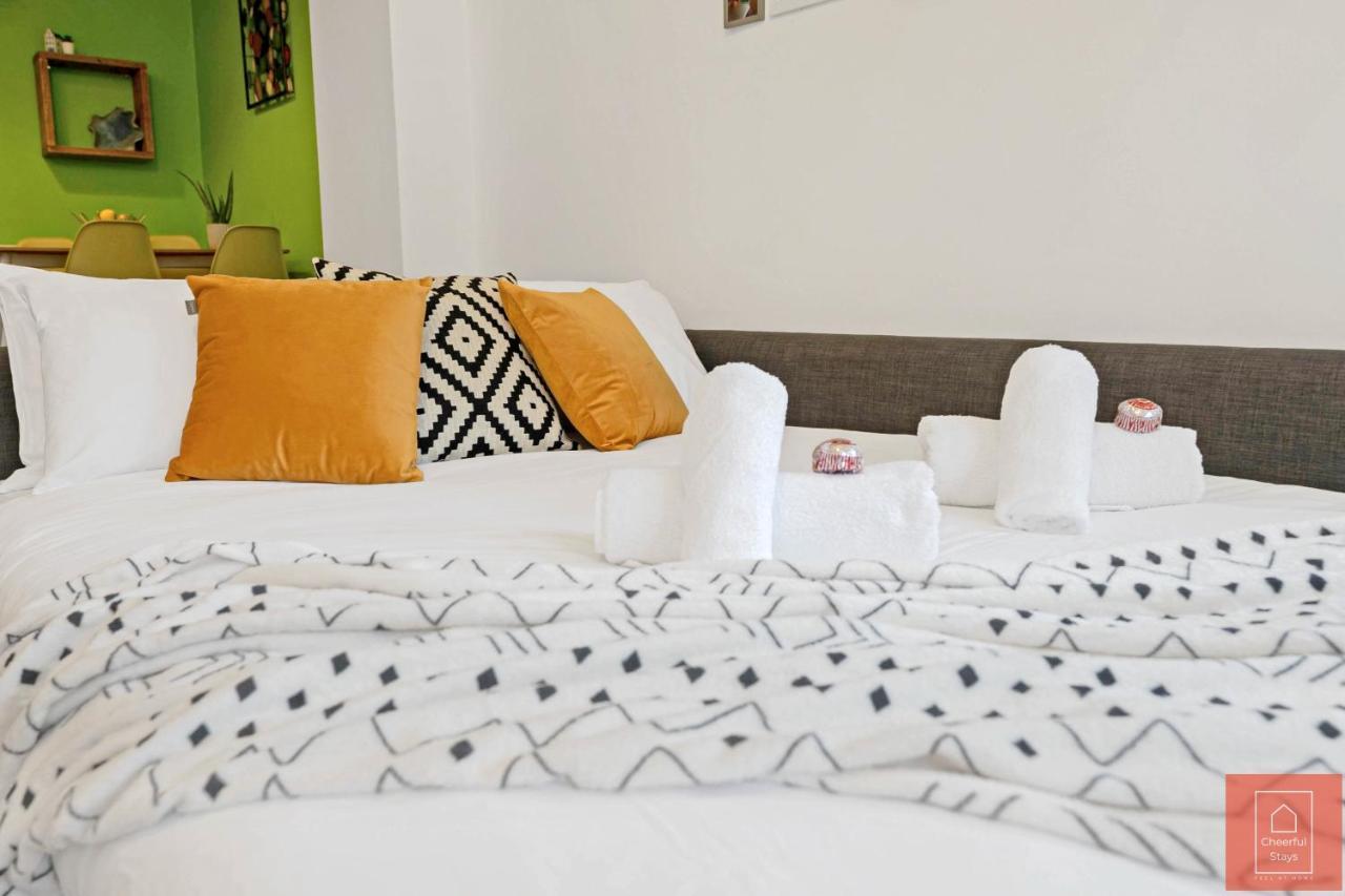 Cheerful Stays: Spacious Flat In Vibrant Leith Единбург Екстериор снимка