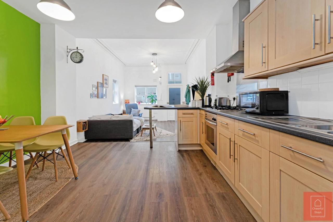 Cheerful Stays: Spacious Flat In Vibrant Leith Единбург Екстериор снимка
