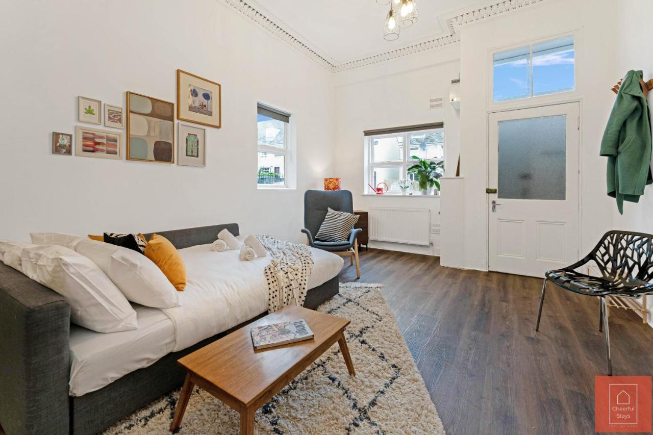Cheerful Stays: Spacious Flat In Vibrant Leith Единбург Екстериор снимка