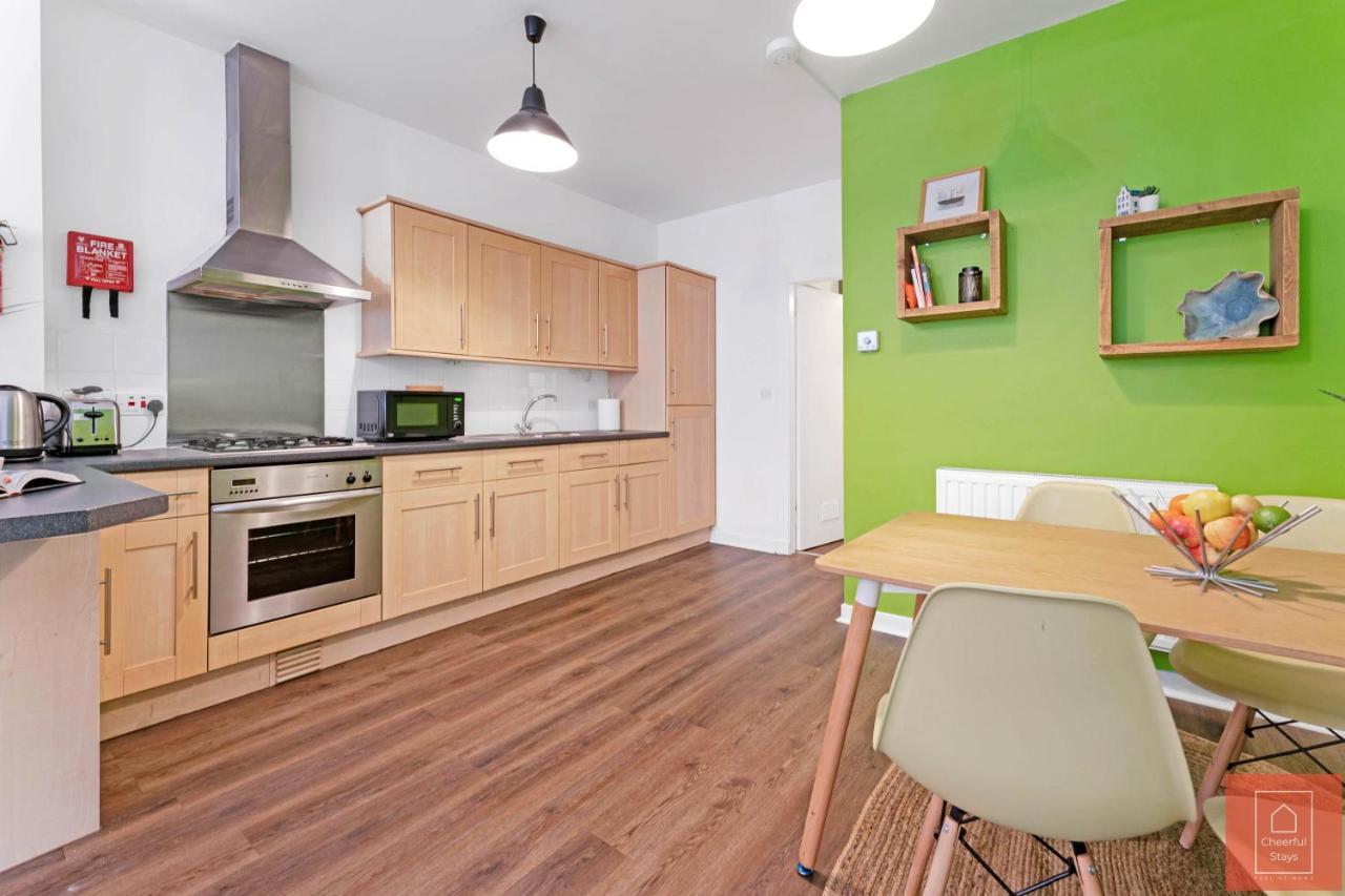 Cheerful Stays: Spacious Flat In Vibrant Leith Единбург Екстериор снимка