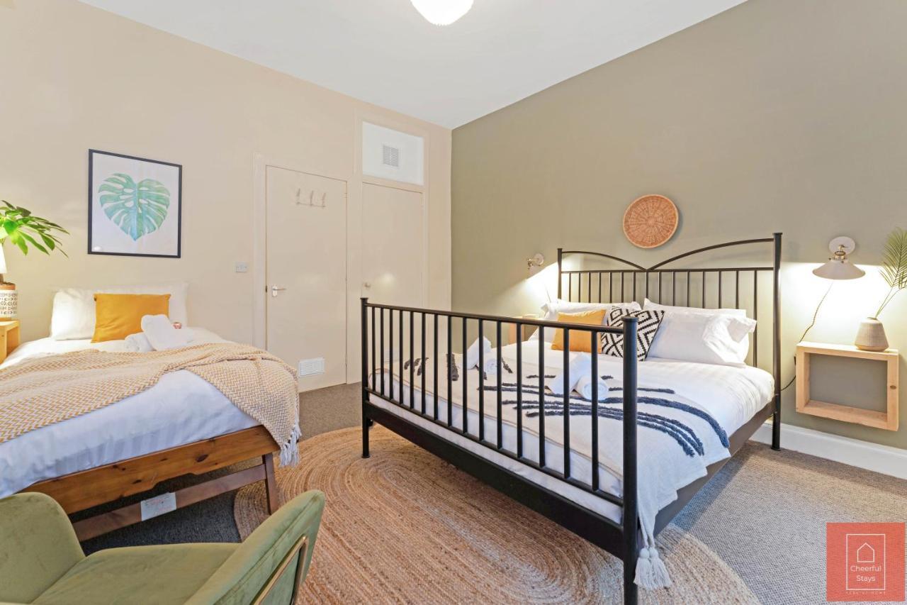 Cheerful Stays: Spacious Flat In Vibrant Leith Единбург Екстериор снимка