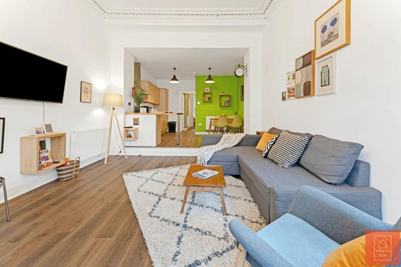 Cheerful Stays: Spacious Flat In Vibrant Leith Единбург Екстериор снимка