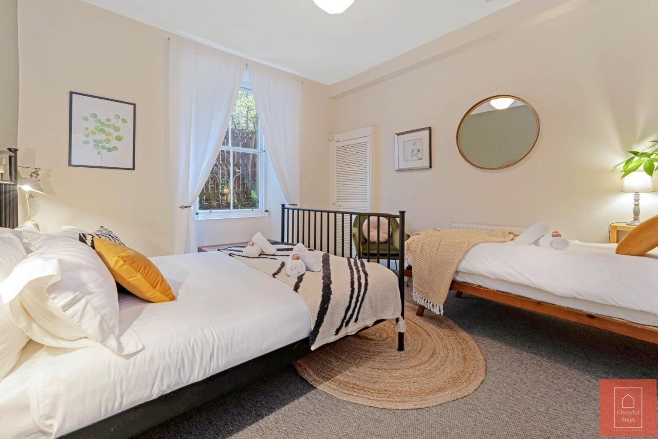 Cheerful Stays: Spacious Flat In Vibrant Leith Единбург Екстериор снимка