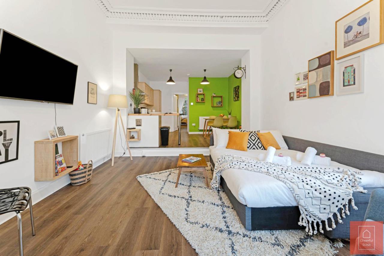 Cheerful Stays: Spacious Flat In Vibrant Leith Единбург Екстериор снимка